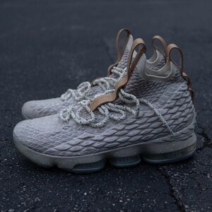 LEBRON 15 “Ghost”